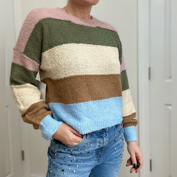 Buckle Color Block Crew Neck Pullover Sweater - Picture 6 of 7